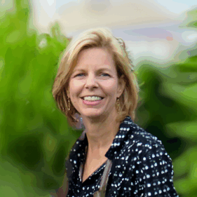 Anne_Poole_Community_Volunteer-1-circle-bb5e88cfefeeda1740a1e0f01a90d7c5-cjygzu5nq70m